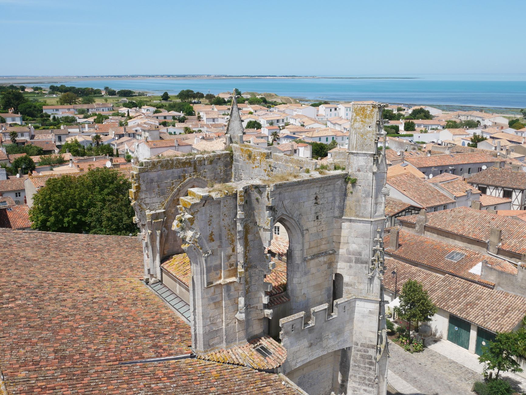 Bâchage de toiture équipe à Reims